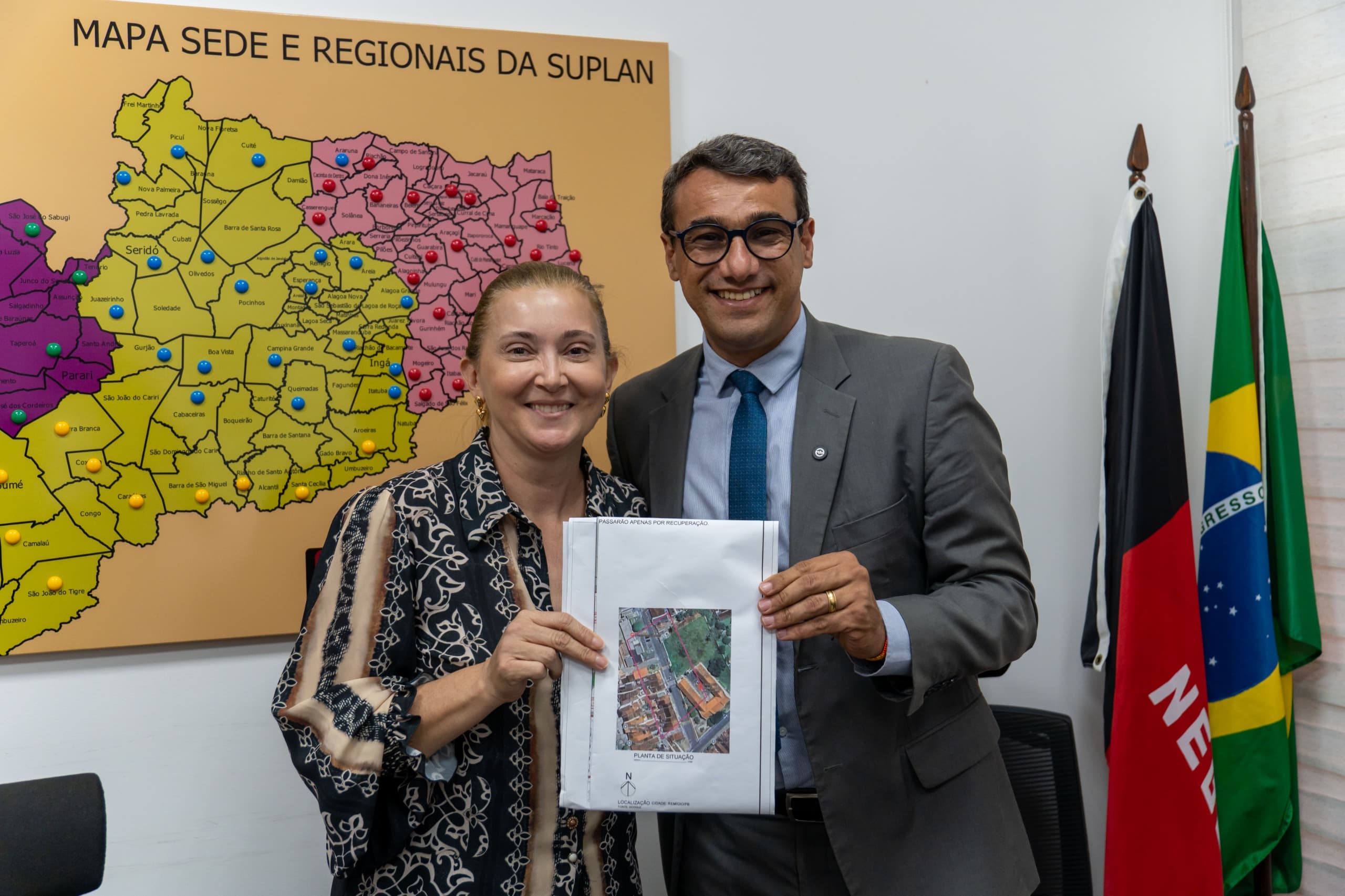 Deputado Chió recebe projeto de reforma e ampliação da Escola Dr Cunha Lima