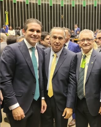 Prefeito Cláudio Régis e Deputado Galego Sousa prestigiam eleição de Hugo Motta em Brasília