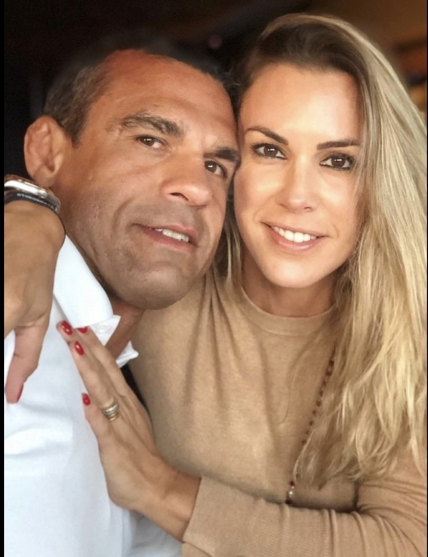 Ex-Lutador Victor Belfort e Ex-"Feiticeira" Joana Prado Causam Polêmica Sobre o Carnaval e Religiões de Matriz Africana