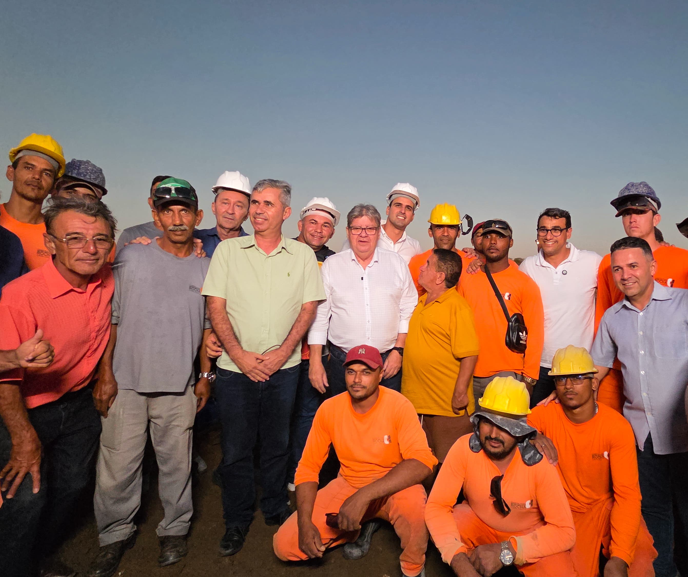 Ao lado do governador João Azevedo, Chió visita Barragem do Sabão e pede de construção de adutora para Algodão de Jandaíra