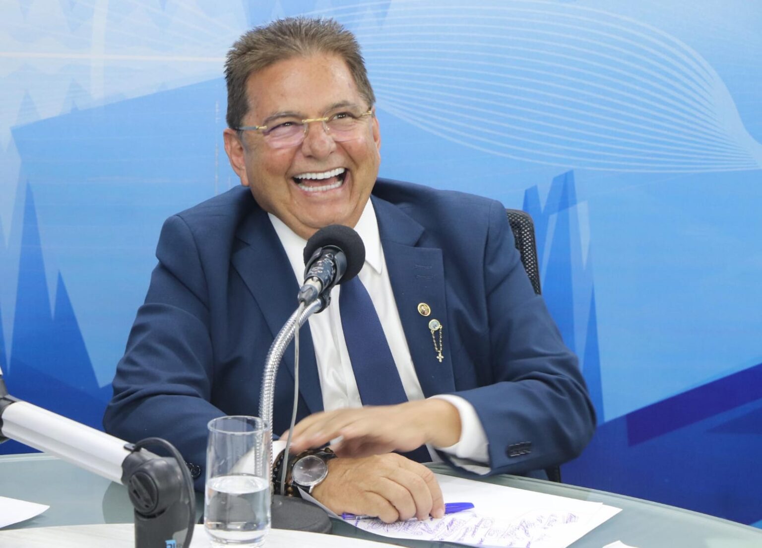 Adriano Galdino cresce mais de 60% e se consolida como nome forte para o governo da Paraíba