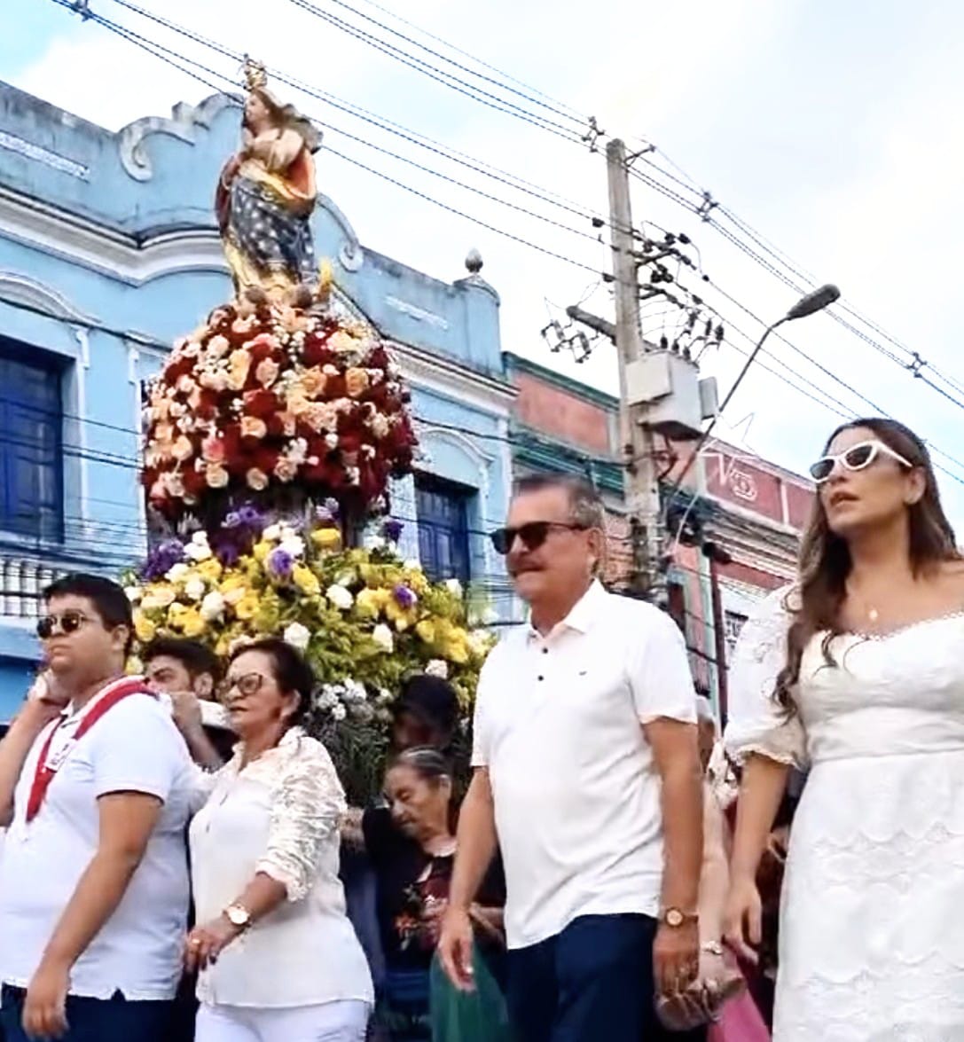 Festa da Padroeira de Areia reúne multidão em procissão