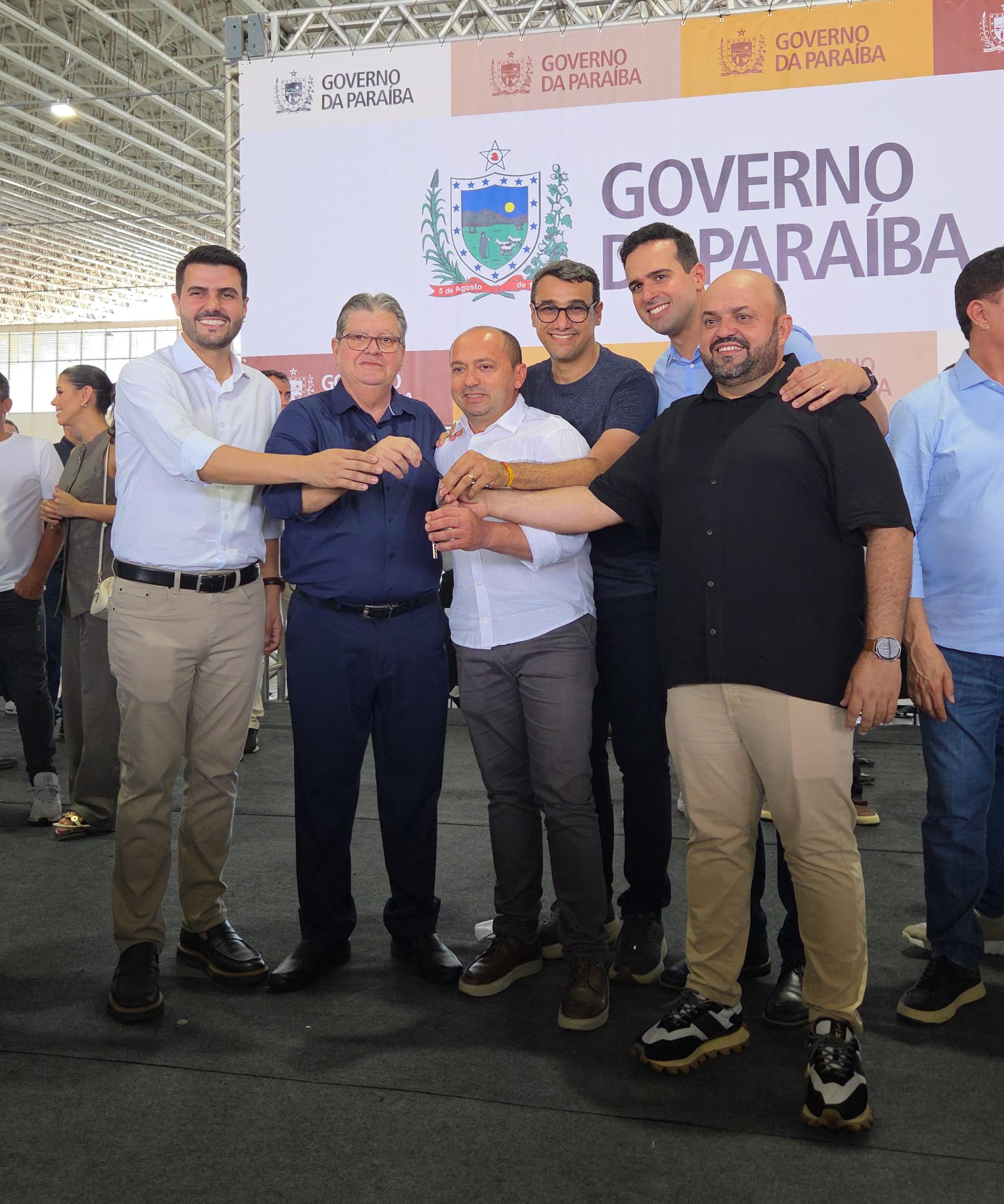 Picuí, Pilões e Passagem recebemonibis escolares após pedido do Deputado Chió